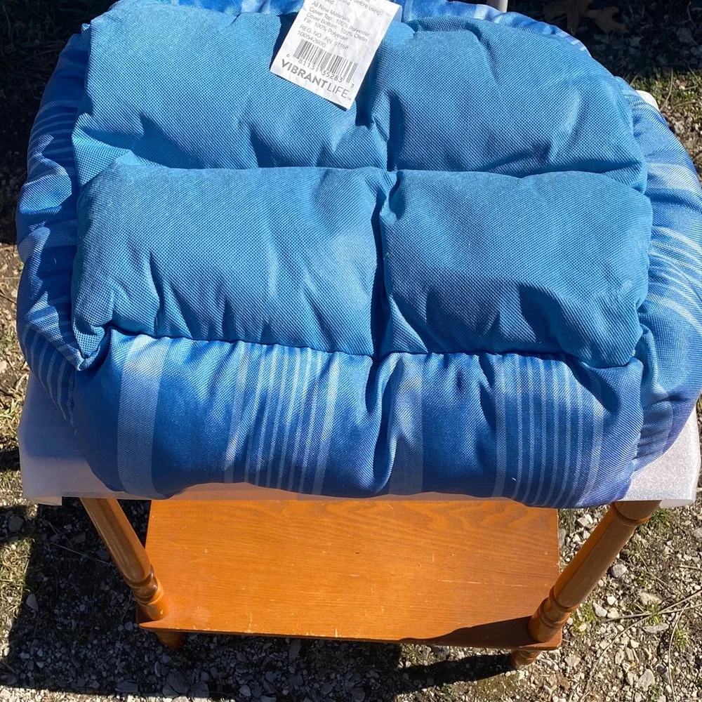 Vibrant Life Cozy Blue and Gray Sm Pet Bed Top 100% Polyester Bottom 100% Olefin